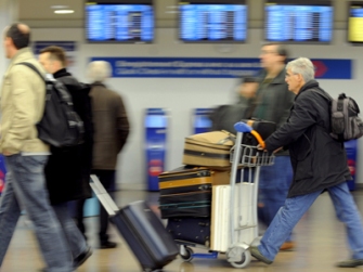 Ne-aţi trădat, emigranţilor! Ba v-am salvat, nefericiţilor!