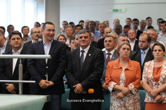 Victor Ponta pentru prima dată într-o biserică penticostală în România